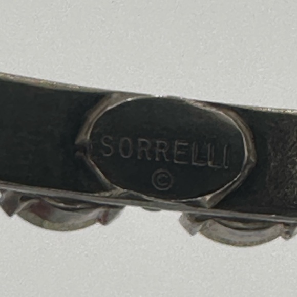 NWOT💎Women’s Riveting Romance Swarovski 16 Crystal Bangle Bracelet. - Picture 9 of 9